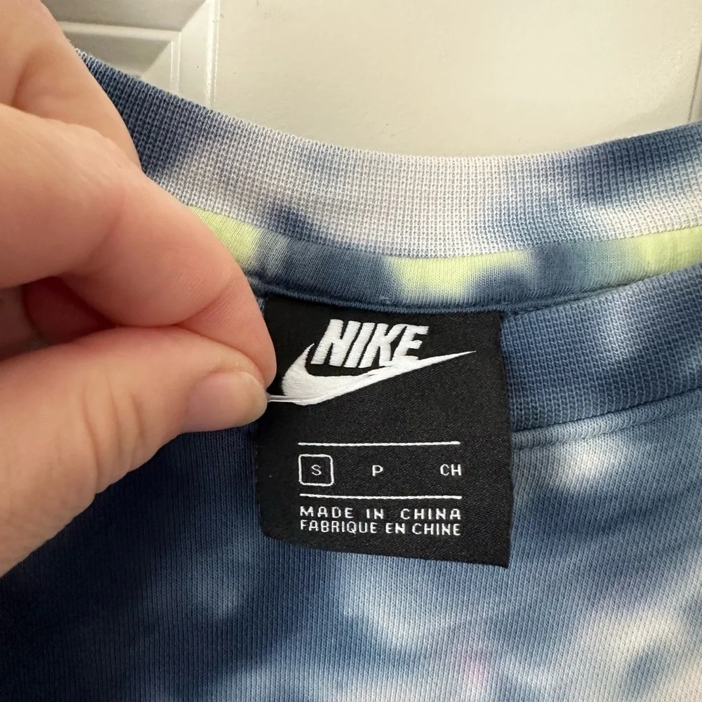 Nike Men’s Small Sweatshirt Sportswear Club Tie-Dye French Terry